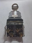 Allen Bradley 800T-E15A Selector Switch Key Op Push Button 1NO/1NC Series. Fixed Price $32.99.