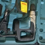 Makita HR4002 1-9/16" Sds-max Rotary Hammer & Case.. Fixed Price $275.00.